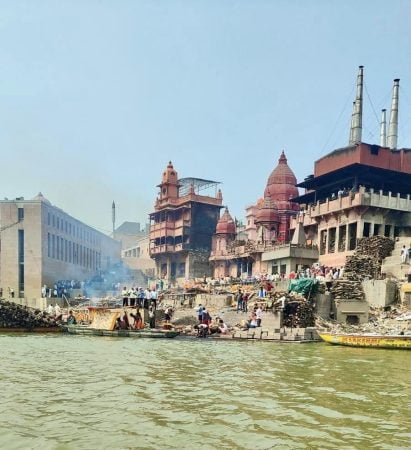 Az égető Varanasiban. Ha a vízről fotózol, senki nem háborgat.