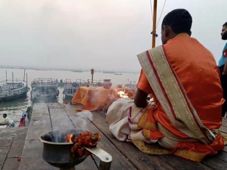 Napfelkelte Varanasiban. Az India-Nepál utazás egyik legizgibb állomása.