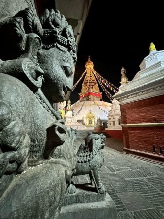 Kathmandu, Swayambhu, éjjel