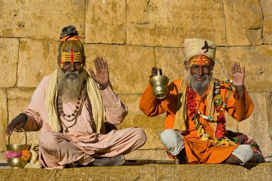 Két hindu jógi, vagyis két Sadhu a Gangesz partján