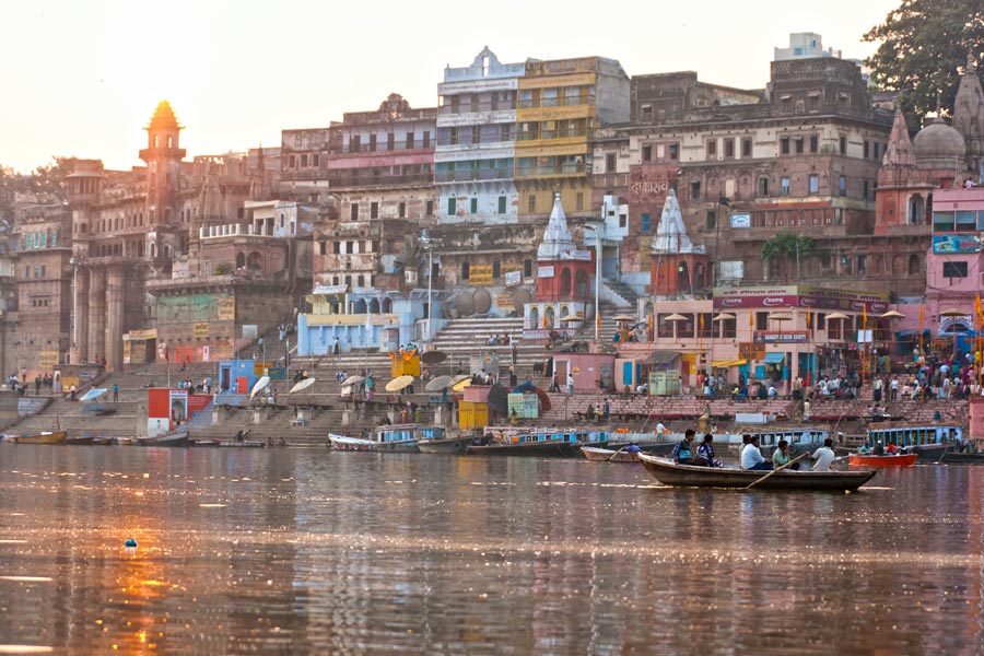 Varanasi a Gangeszről fotózva